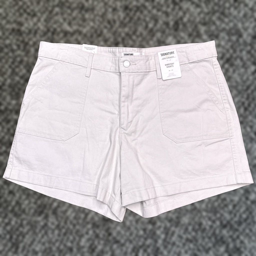 Vintage Levis Signature by Levi Strauss & Co. Signature Gold Everyday Shorts Beige 16 Relaxed High Rise 4.5in Inseam Women NWT Size 38" / US 16 / IT 52 - 1 Thumbnail