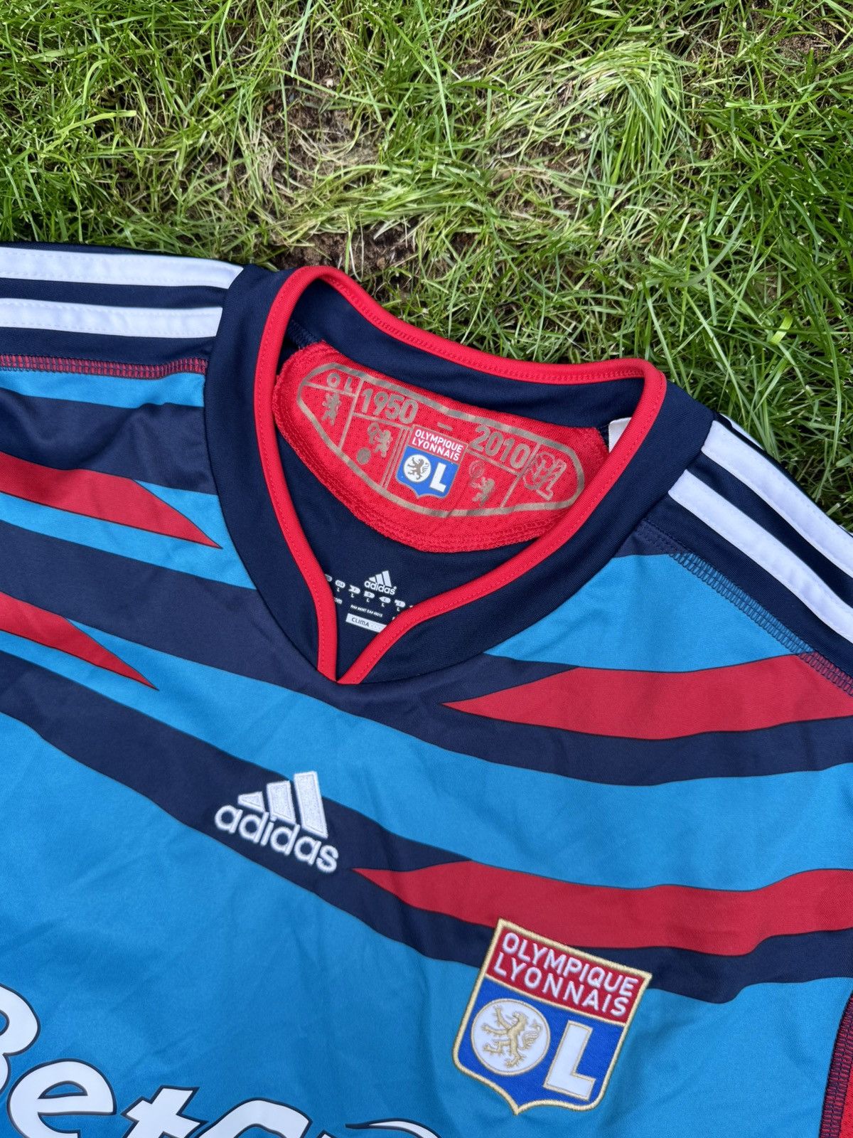 Adidas adidas Olympique Lyonnais 2010-11 third football Size US L / EU 52-54 / 3 - 9 Thumbnail