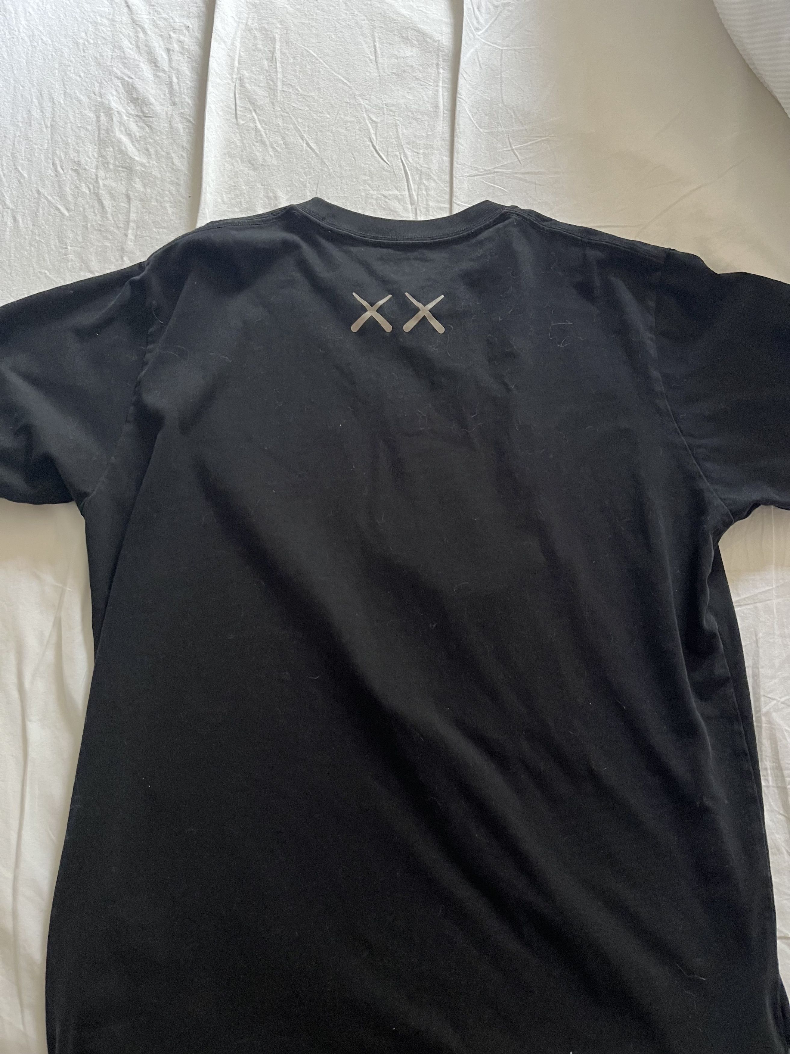 Kaws × Uniqlo KAWS x Uniqlo Black Shirt Size US L / EU 52-54 / 3 - 2 Thumbnail