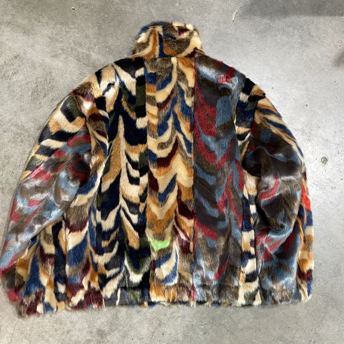 Supreme Supreme fuax fur striped patch pattern rainbow all colors Size US XXL / EU 58 / 5 - 2 Thumbnail