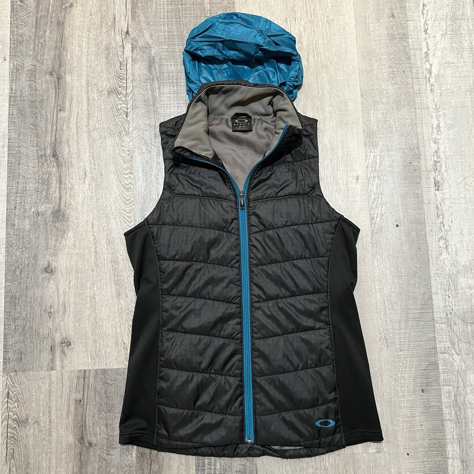 Oakley Oakley Puffer Vest Women's Medium Full Zip Black/Blue Jacket Size M / US 6-8 / IT 42-44 - 1 Thumbnail
