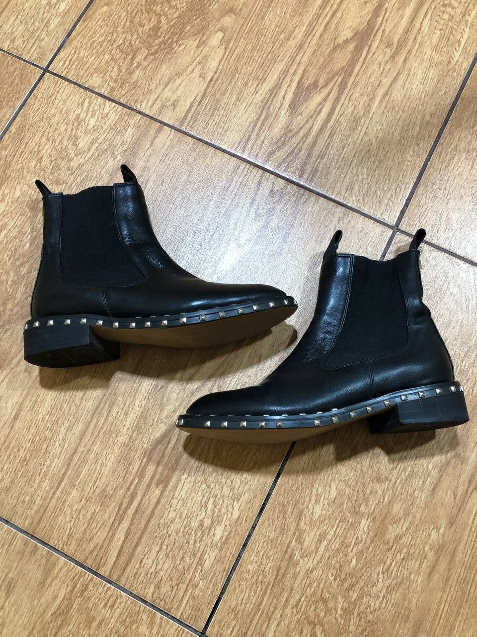 Valentino Luxury Valentino Black Studded Detail Chelsea Boots Size 36 Size US 6 / IT 36 - 9 Thumbnail