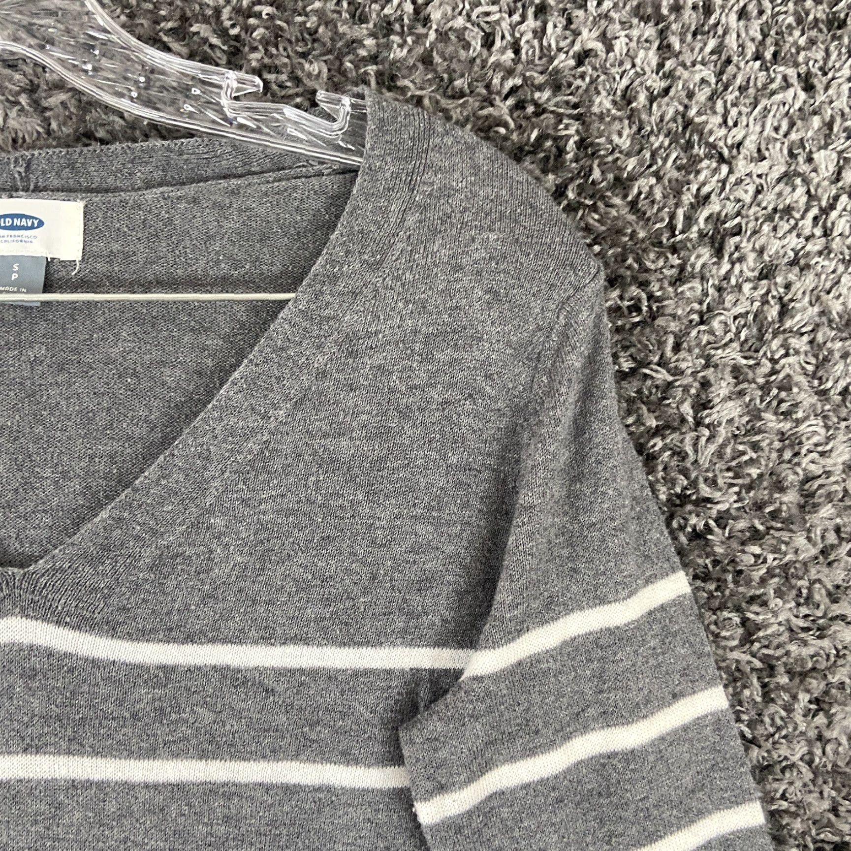 Old Navy VINTAGE? No. Old Navy Knit Blouse Gray White Stripe Long Sleeve Women’s S Gray Striped Knit Blouse Women's Small Size S / US 4 / IT 40 - 4 Thumbnail