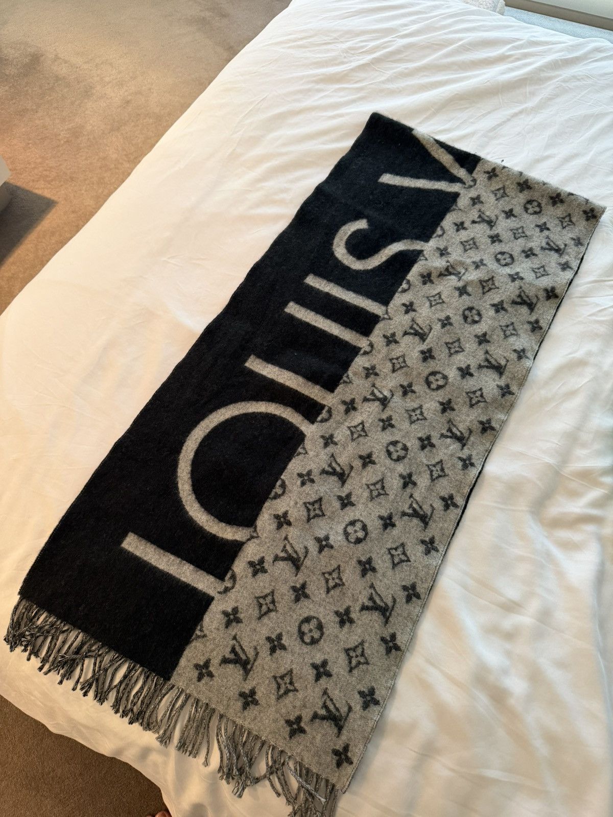 Louis Vuitton Louis Vuitton cashmere scarf Size ONE SIZE - 1 Thumbnail