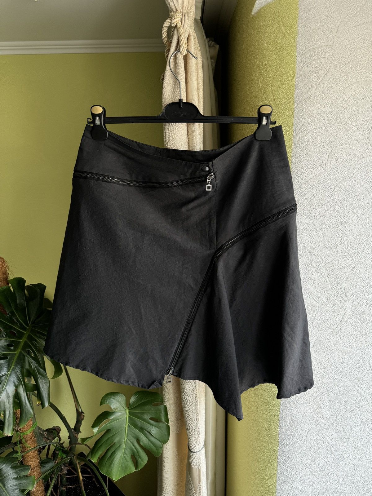Sarah Pacini Vintage Sarah Pacini Asymetrical Zip Flared Mini Skirt Y2K Size 34" / US 12 / IT 48 - 5 Thumbnail