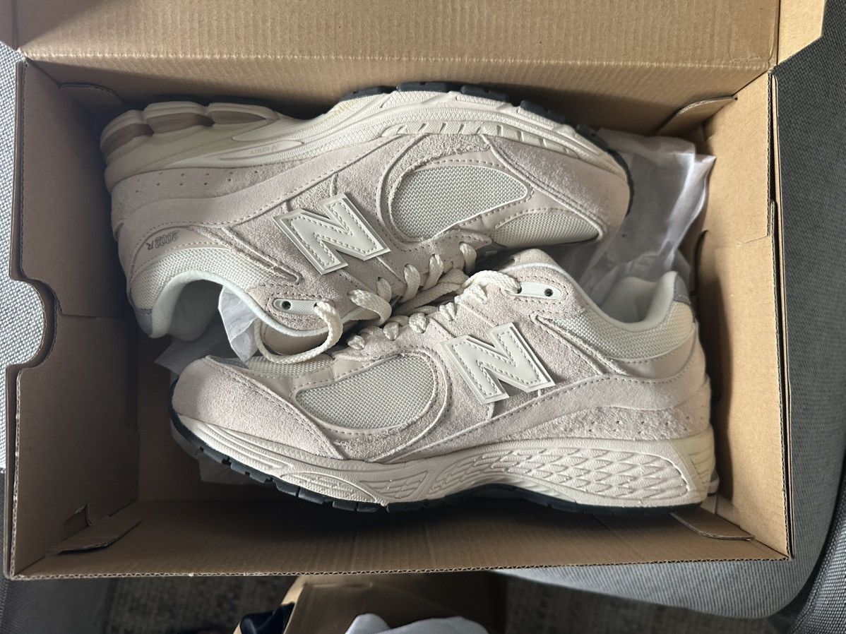 New Balance New Balance 2002R (Taupe) Size US 9 / EU 42 - 9 Thumbnail