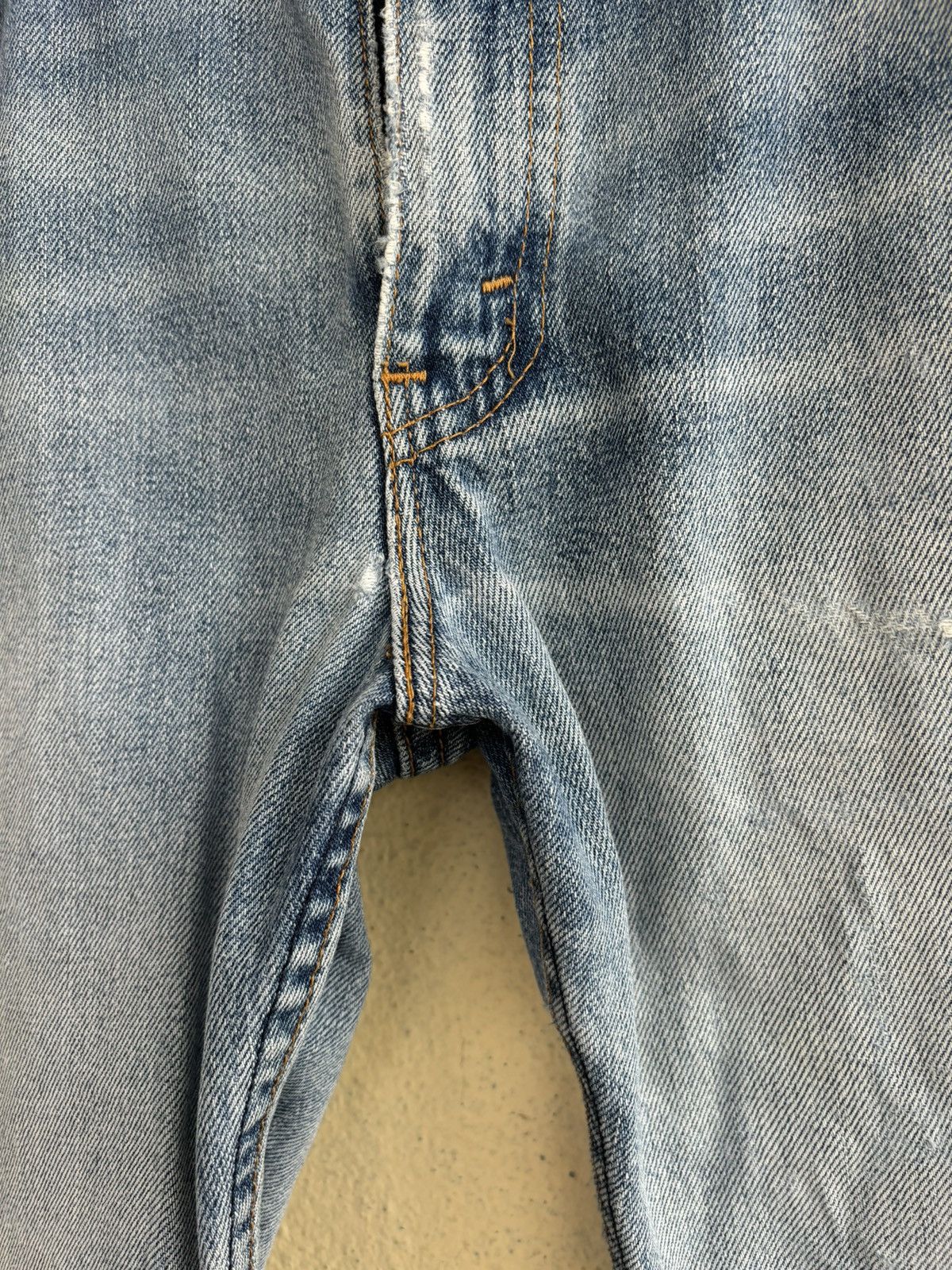 Levi's × Vintage Vintage Levi’s 505 Ripped Jean Size US 32 / EU 48 - 6 Thumbnail
