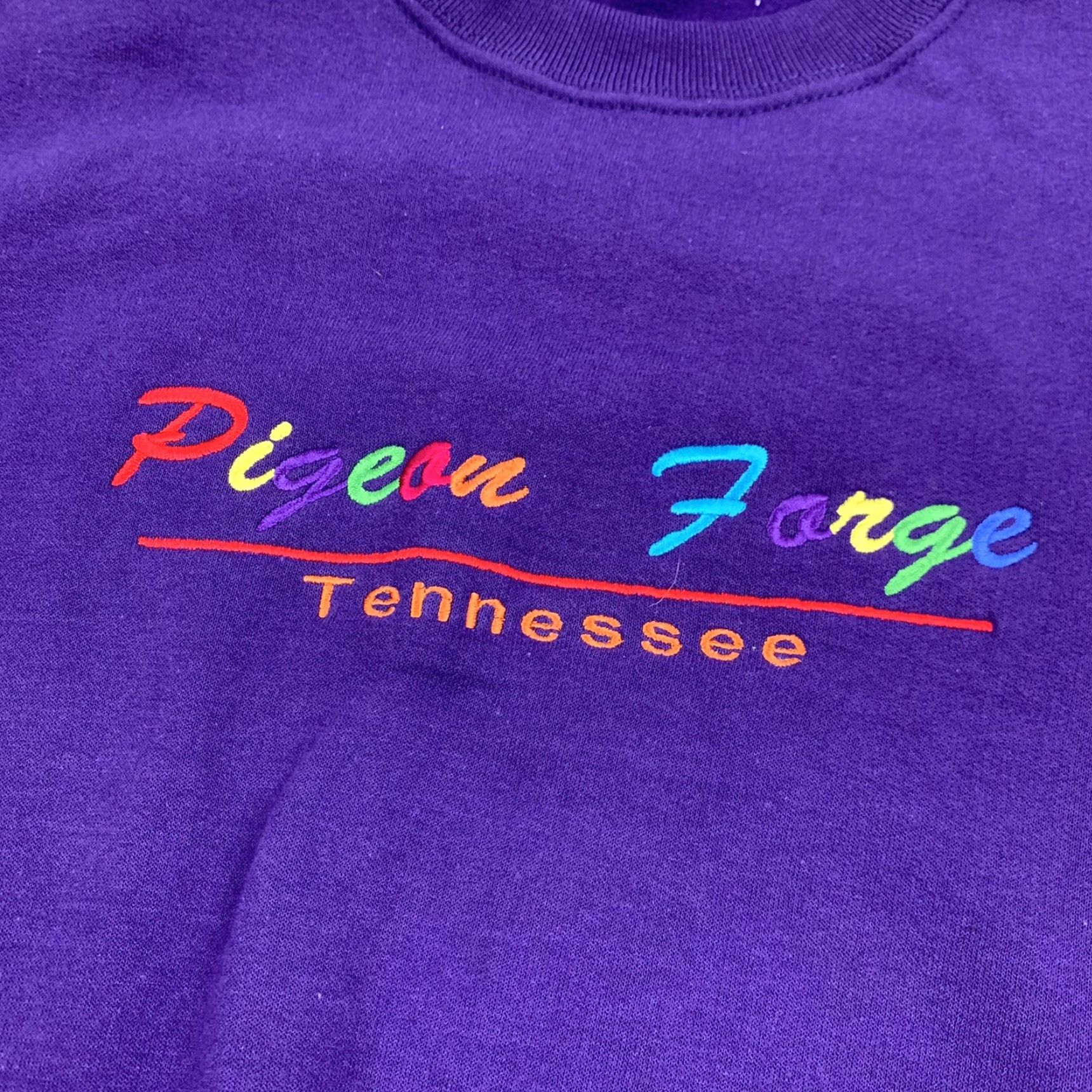 Jerzees VINTAGE Jerzees Pigeon Forge Tennessee Sweatshirt XL Purple Embroidered 90s Mens Size US XL / EU 56 / 4 - 2 Thumbnail