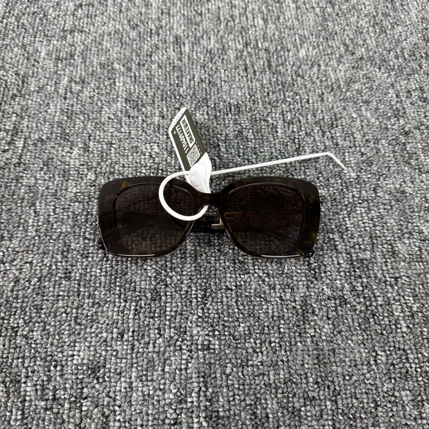 Chanel Chanel Amber-colored square; water diamond letter "C"; sun Size ONE SIZE - 3 Thumbnail