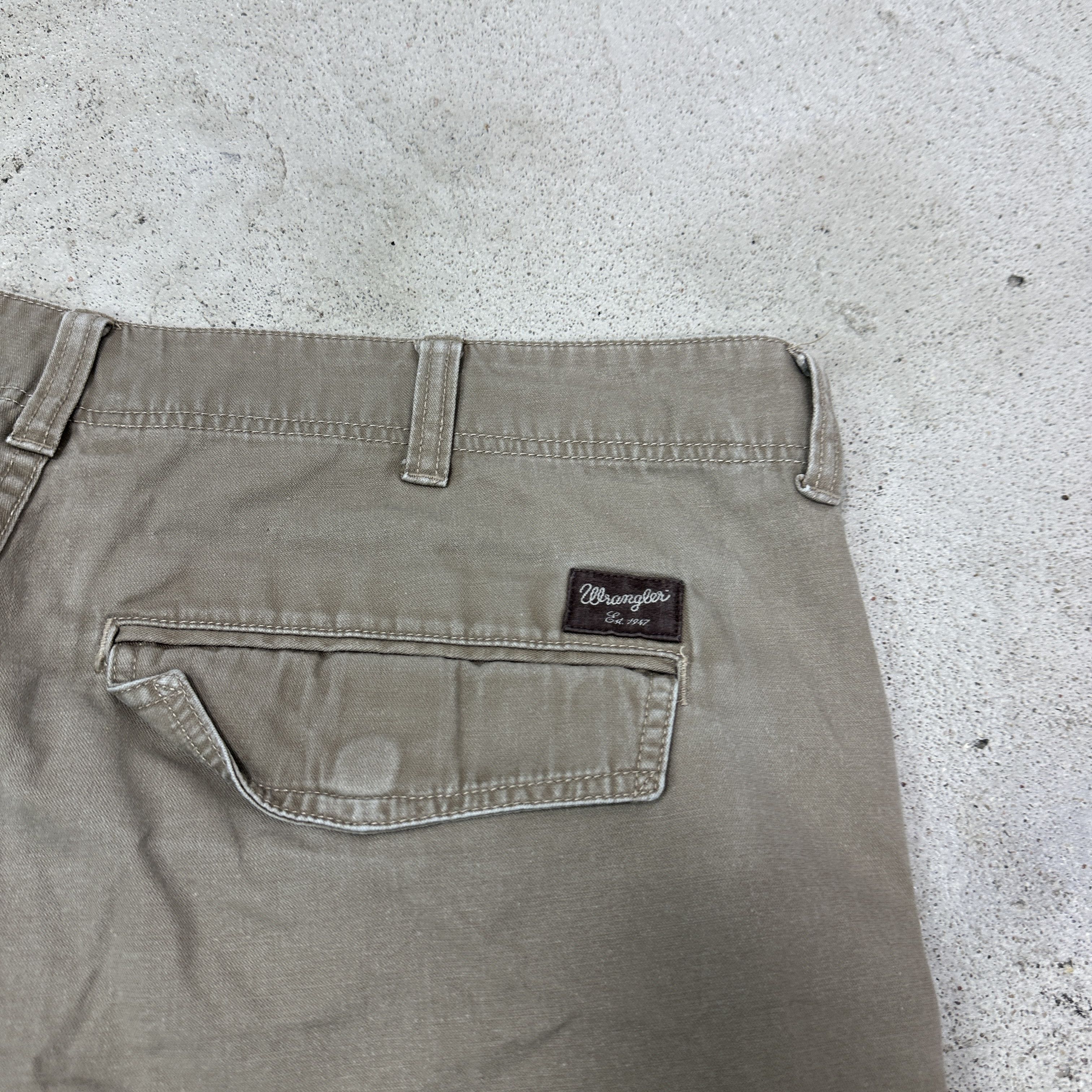 Wrangler Vintage Casual Streetwear Wrangler Cargo Shorts Y2K Size US 31 - 6 Thumbnail