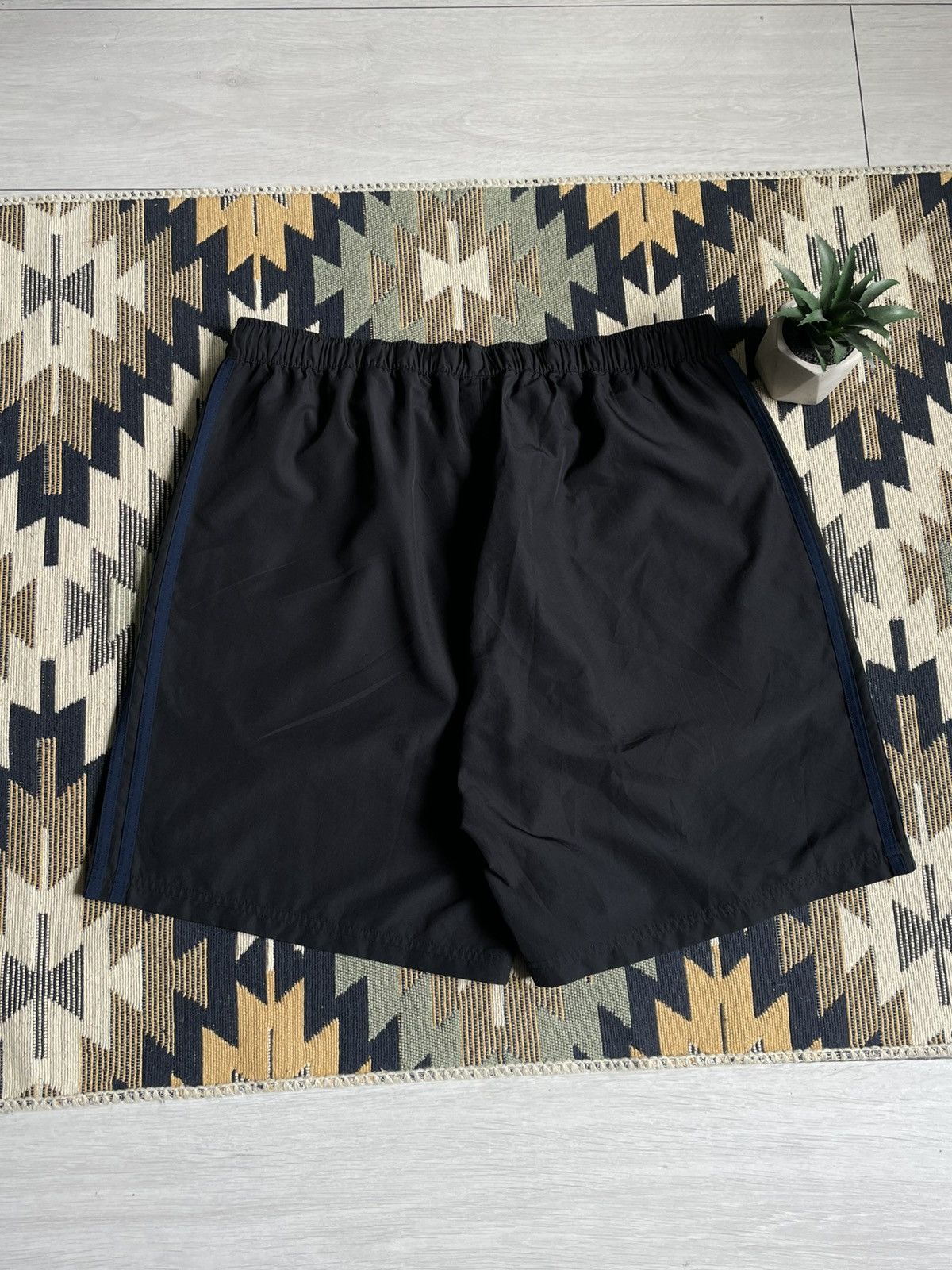 Adidas × Vintage Adidas Manchester United 2016/17 Soccer Shorts Size US 36 / EU 52 - 6 Thumbnail