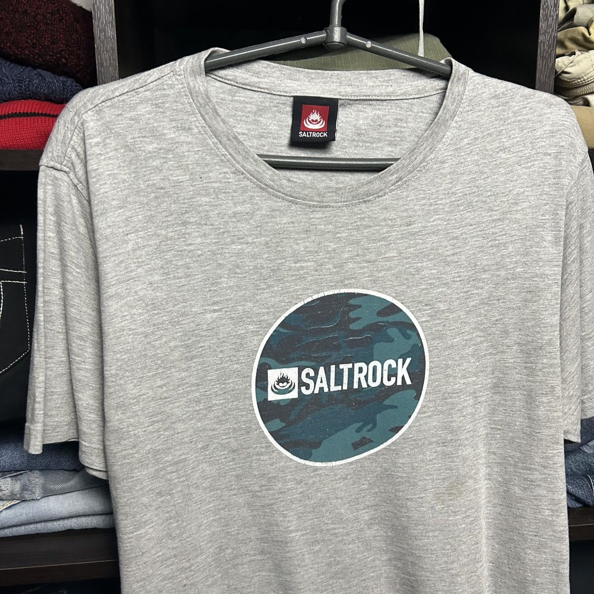 Other Designer Saltrock Big Logo streetwear y2k tee size M Size US M / EU 48-50 / 2 - 2 Thumbnail