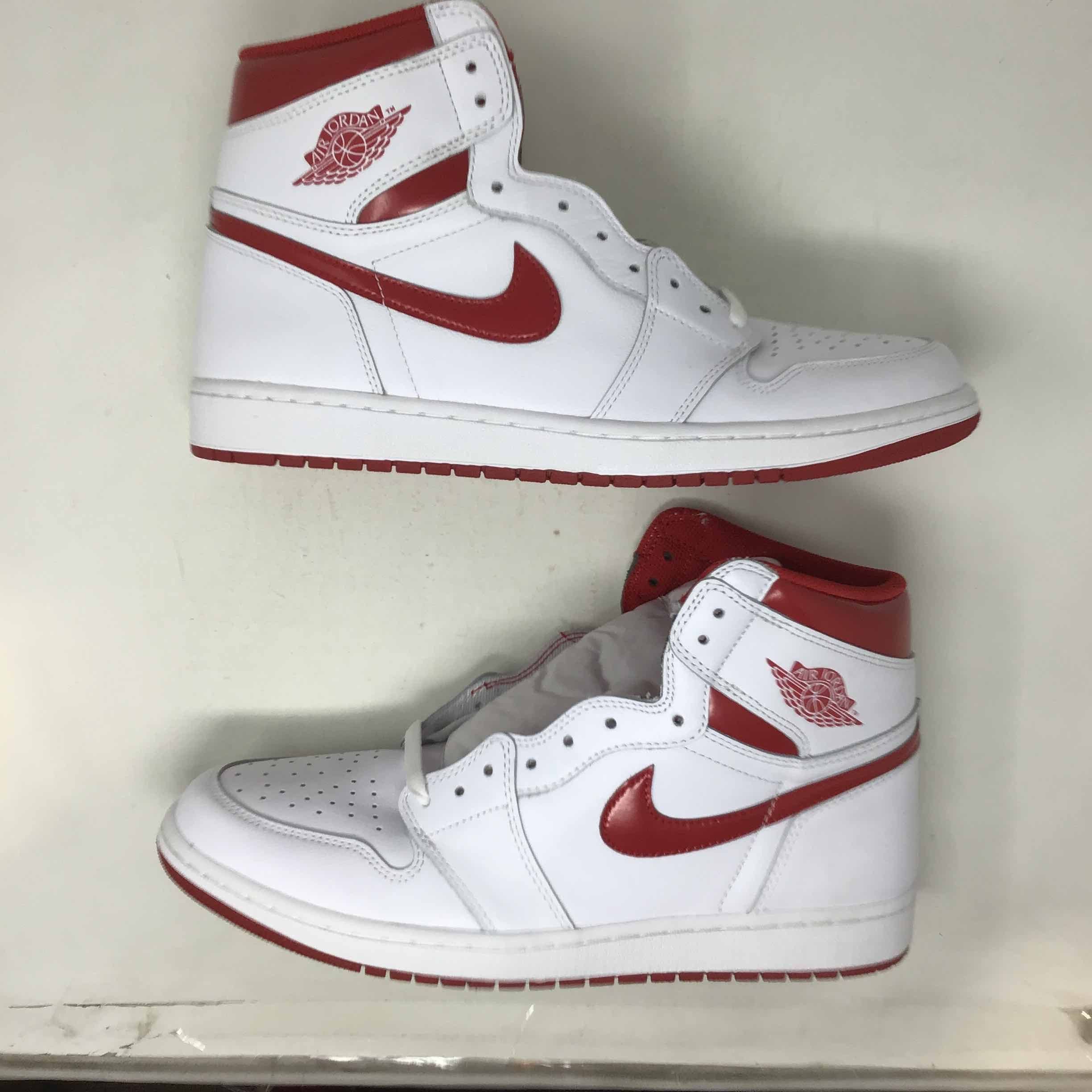Air Jordan Retro High OG Metallic Red