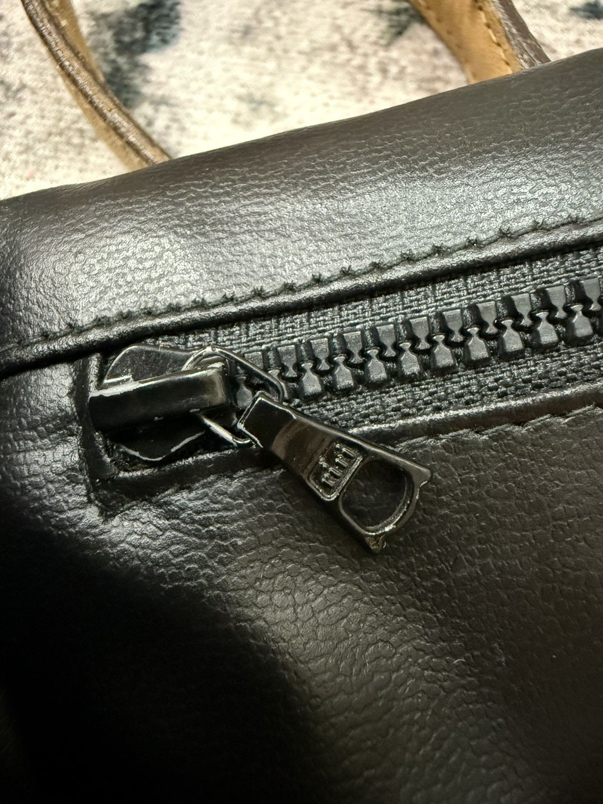 Celine × Designer × Vintage Vintage Celine Black Leather Massenger Bag Size ONE SIZE - 12 Thumbnail