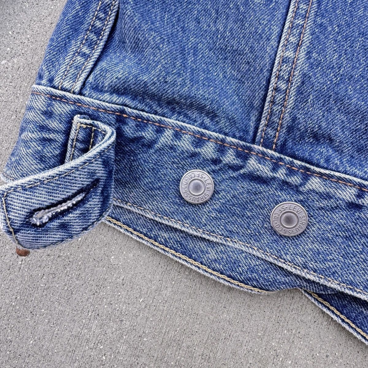 Levi's × Vintage Levi’s Hooded Trucker Jacket | Denim Vest | Y2K Vintage Size US S / EU 44-46 / 1 - 7 Thumbnail