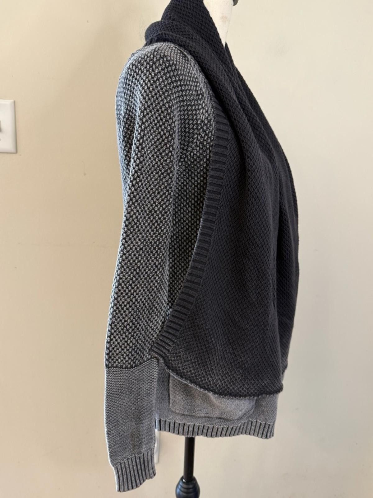 Other Ripcurl chunky knit gray distressed cardigan sweater SZ XS Size XS / US 0-2 / IT 36-38 - 2 Thumbnail