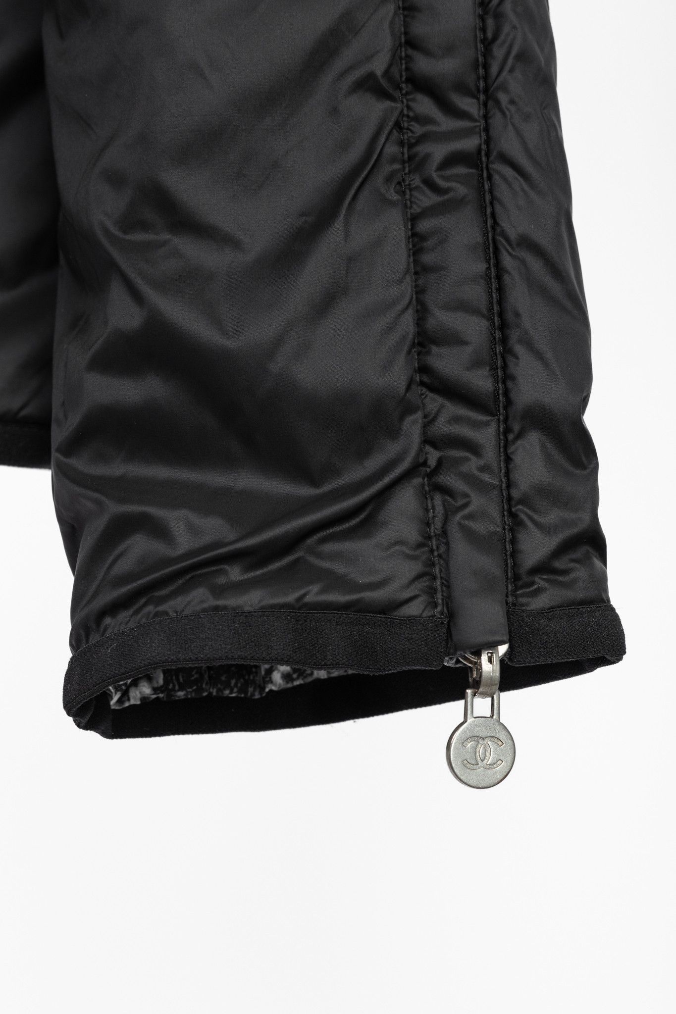 Chanel Chanel Reversible Grey Tweed-Printed & Black Nylon Jacket Size L / US 10 / IT 46 - 12 Thumbnail