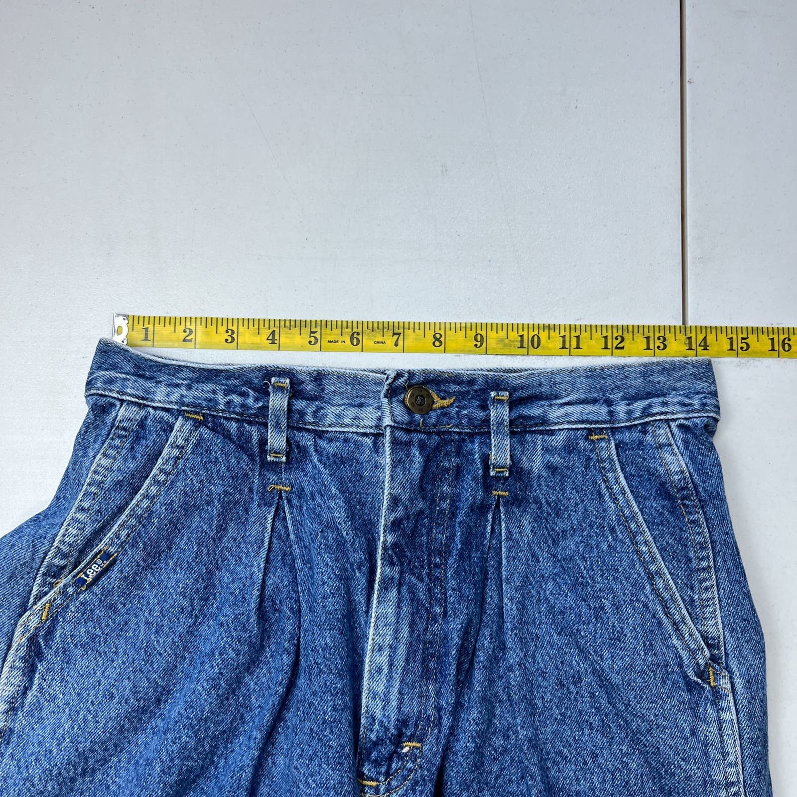 Lee × Vintage 80s Bare Back Pleated Jeans 28x29 High Rise Taper USA Stone Size 28" / US 6 / IT 42 - 3 Thumbnail