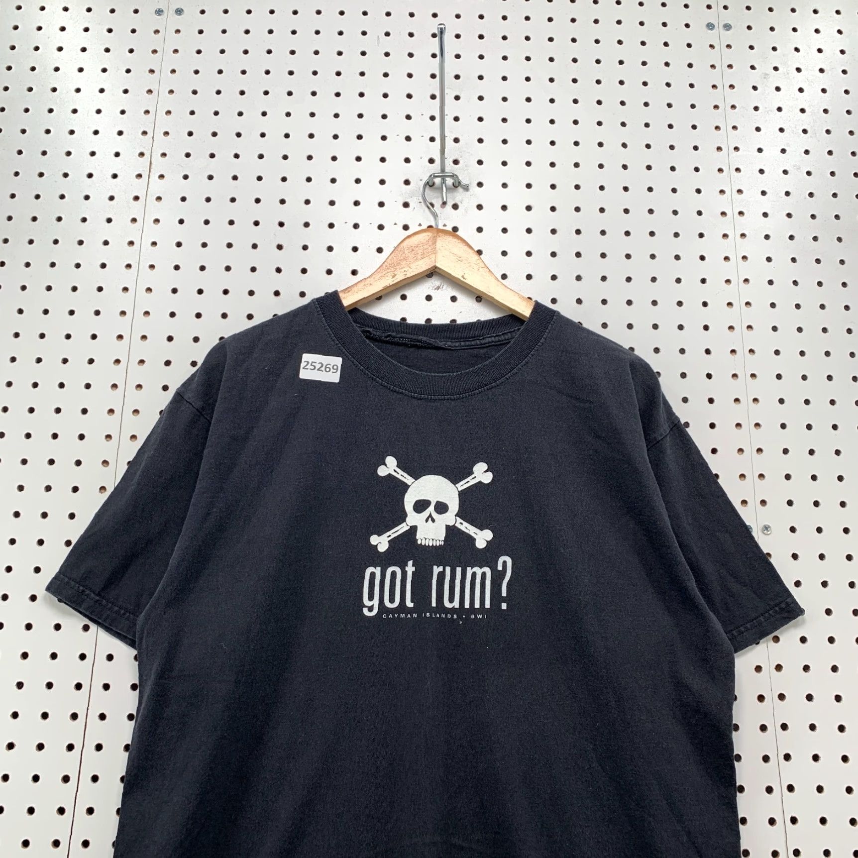 Gildan VINTAGE Gildan Got Rum Skull Bones Graphic T-Shirt Black Adult Medium Size US M / EU 48-50 / 2 - 5 Thumbnail