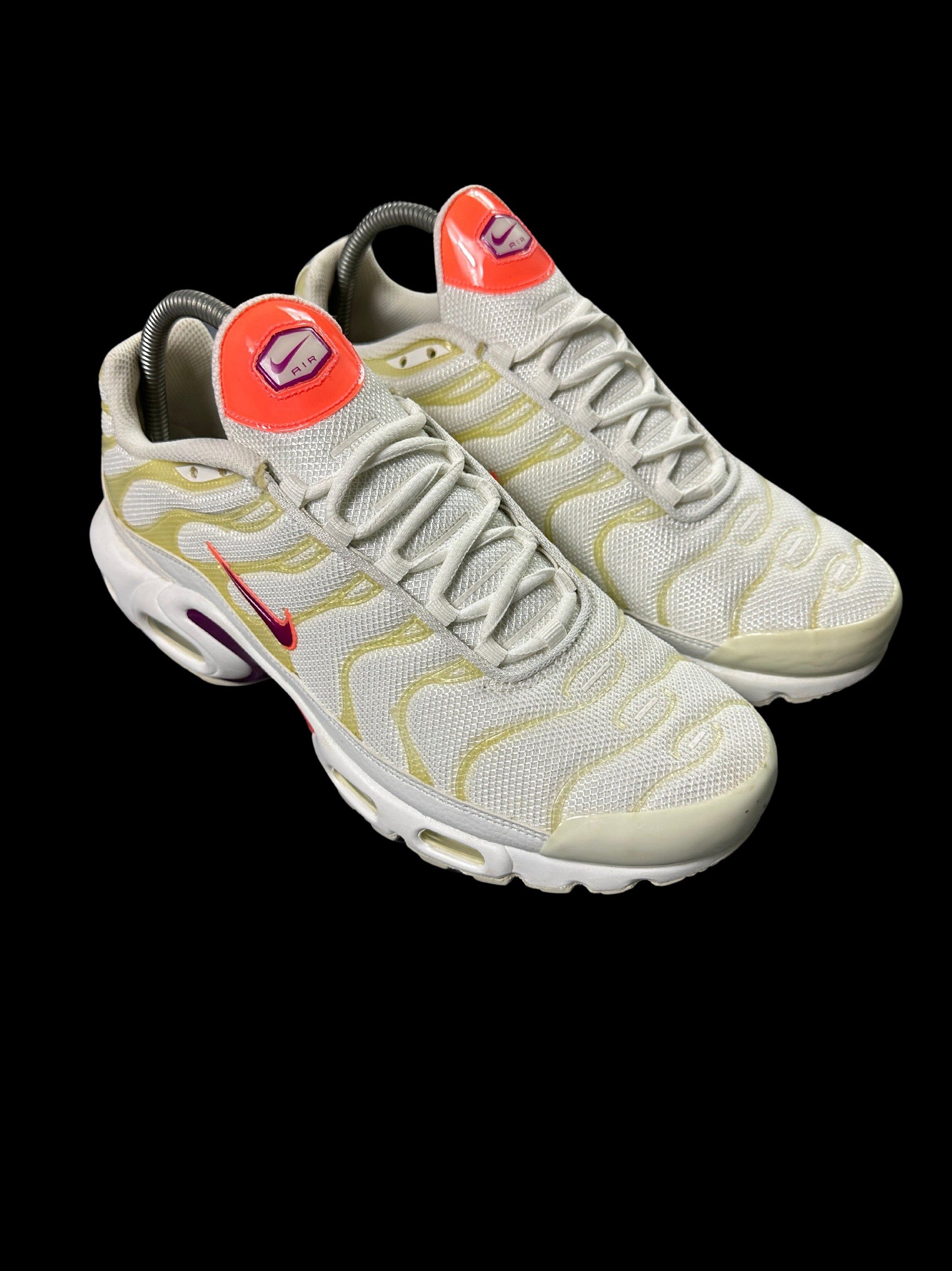 image of Nike Tn X "white Crimson" X (Eu 42) Shoes, Women's (Size 8.5)