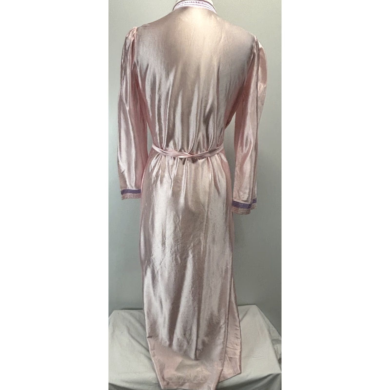 CO VINTAGE Barad & Co Rose Pink Purple 70s Petite Nylon Blend Robe Long Belted Womens Size ONE SIZE - 3 Thumbnail