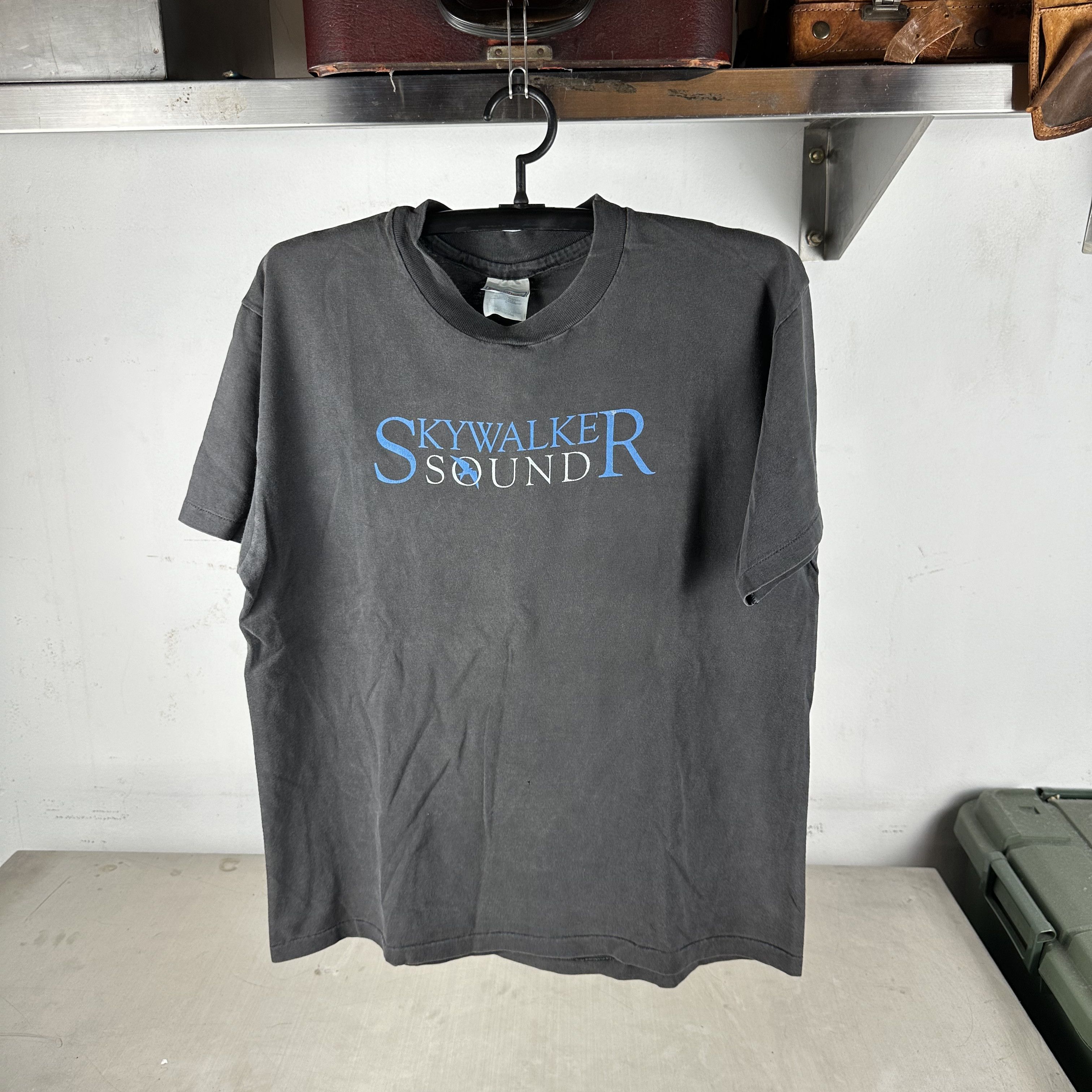 Vintage ​​​​Vintage 90s Luke Skywalker Sound Star Wars Movie T-shirt Size US L / EU 52-54 / 3 - 1 Thumbnail