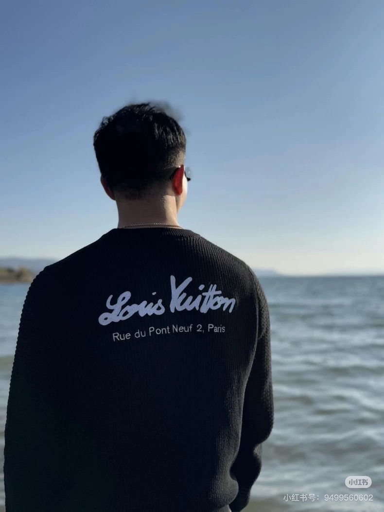 Louis Vuitton LOUIS VUITTON black sweater 2504-Nextarrow Size US S / EU 44-46 / 1 - 7 Thumbnail