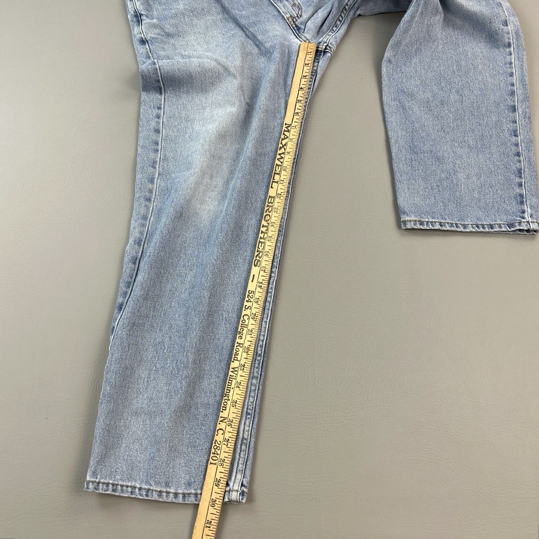 Levi's VINTAGE Levi's 550 Jeans Mens 36x30 Medium Wash Relaxed Fit Grunge 90s Logo Skate Jeans Mens Size US 36 / EU 52 - 2 Thumbnail