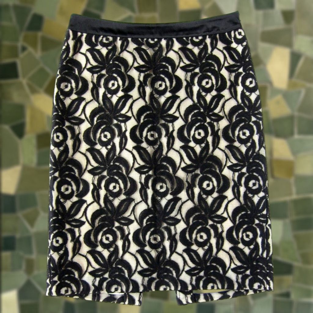 Ann Taylor Ann Taylor Classic Black Floral Lace Pencil Straight Skirt Women 4 Size 27" / US 4 / IT 40 - 1 Thumbnail