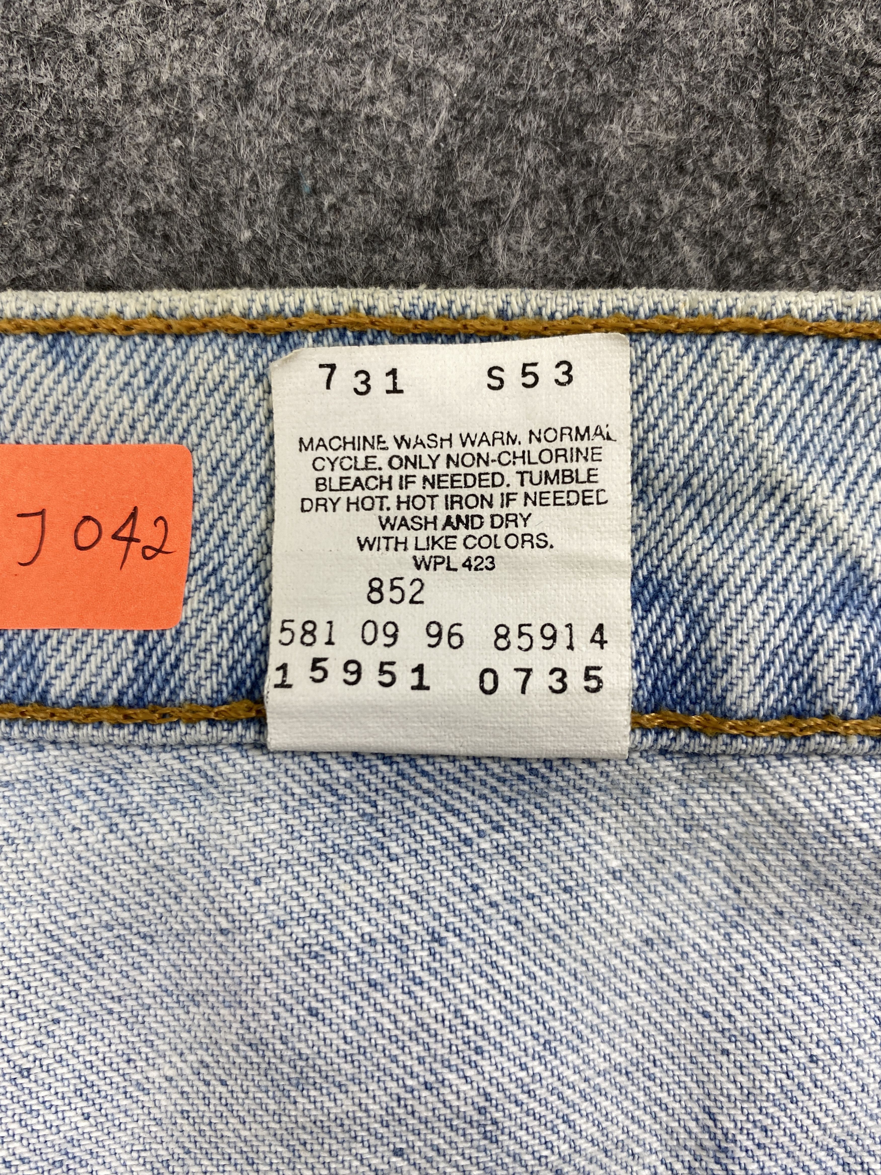 Levi's Light Blue Wash Vintage Levi's 15951 33x31 Denim -SJ042 Size US 33 - 9 Thumbnail