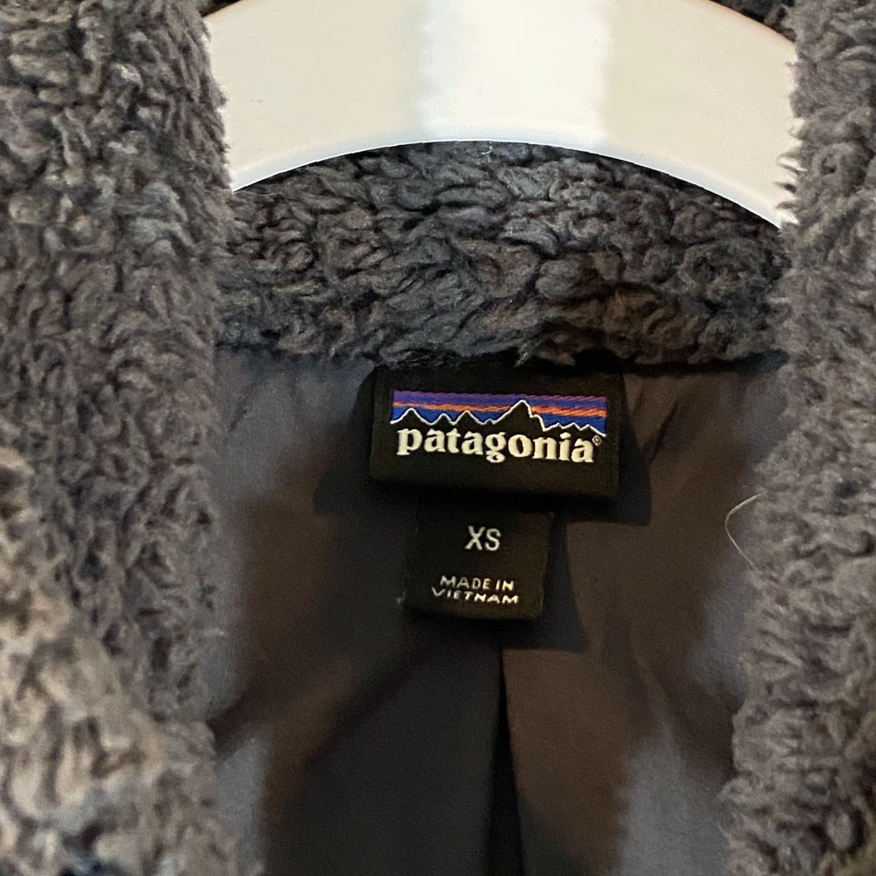 Patagonia Patagonia Sweater Vest Women XS Gray Sherpa Fleece Fuzzy Pockets Full Zip Hiking Vest Sweater Casual Winter Outdoor Size XS / US 0-2 / IT 36-38 - 4 Thumbnail