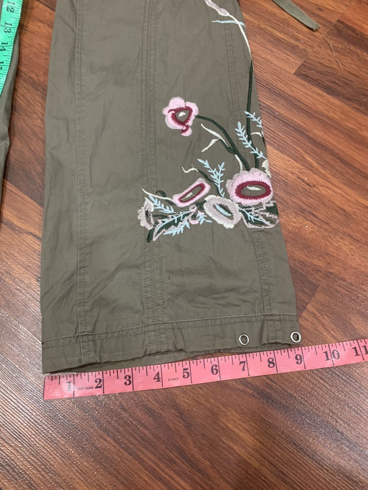 Mi-Tu Embroidered Flower Bondage Pants
