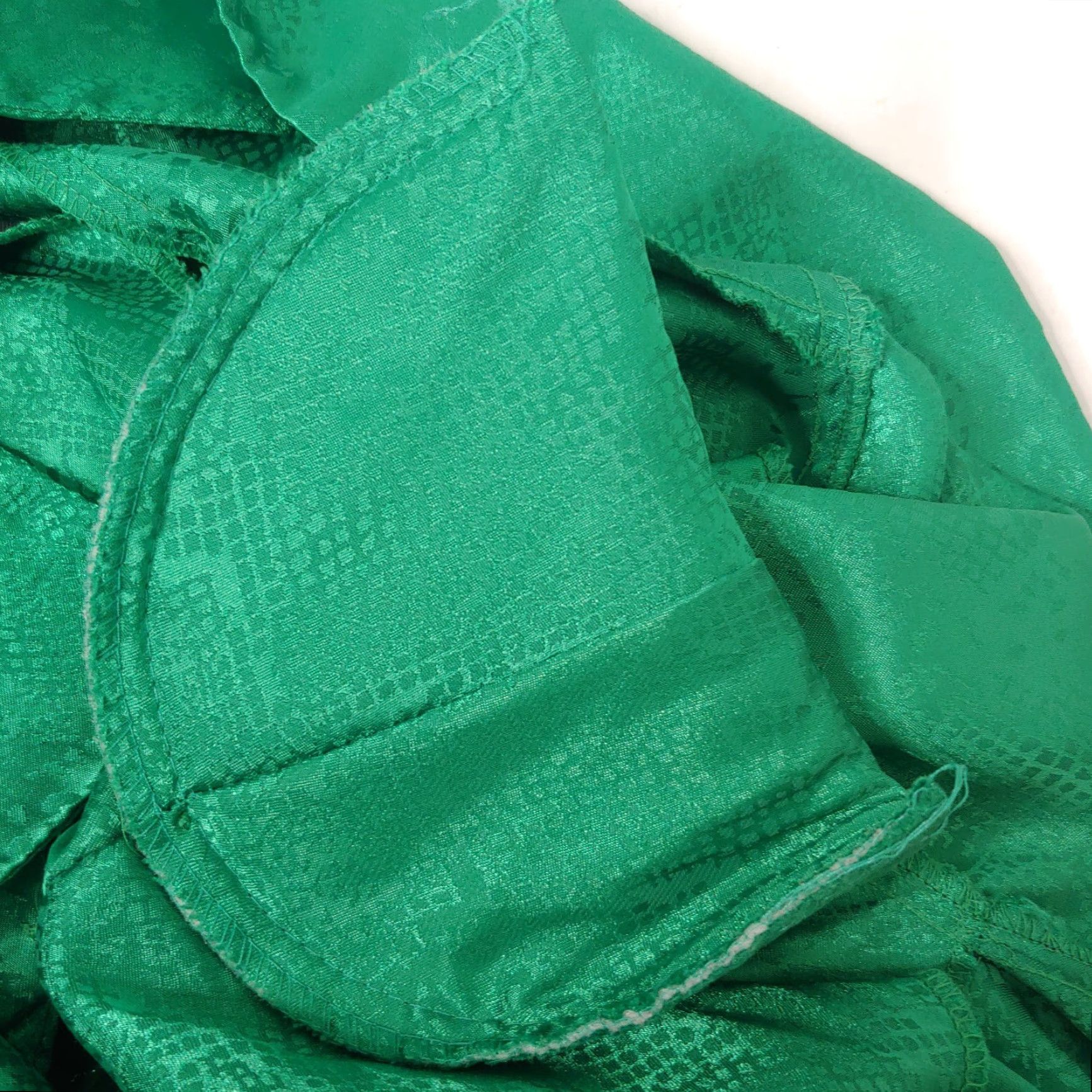 Vintage VINTAGE Lady Carol Blouse Petites M Green Satin Snakeskin Print Snap Long Sleeve V-Neck Asian Jacket Style Blouse Womens Size M / US 6-8 / IT 42-44 - 5 Thumbnail