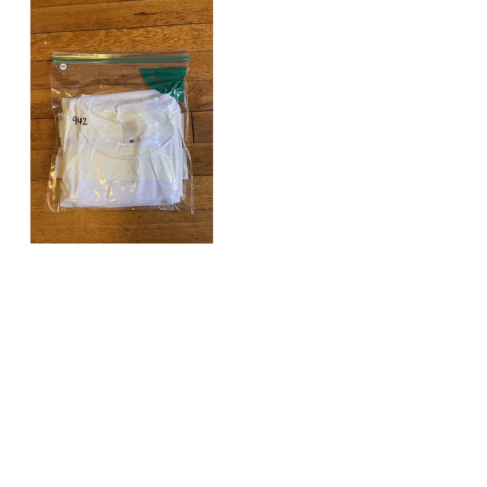 Fruit Of The Loom VINTAGE Nike Shirt Men XL White Caesar’s Pocono Resorts 2001 WE GOT MARRIED Logo Graphic Print 45” chest 29-1/2" shoulder to hem Size US XL / EU 56 / 4 - 9 Thumbnail