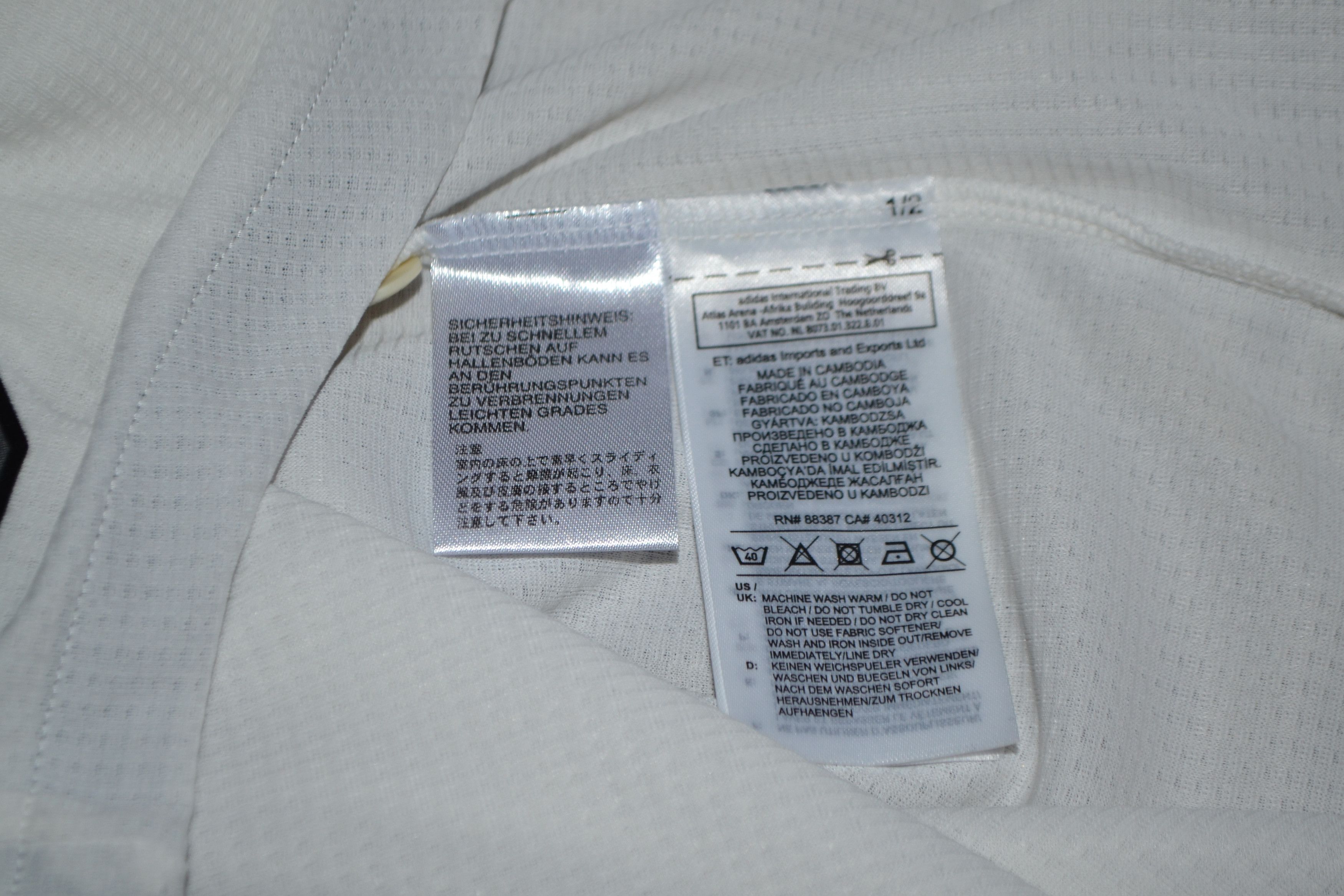 Adidas AUTHENTIC Real Madrid Home Kit 2018 2019 Soccer Jersey Size US M / EU 48-50 / 2 - 8 Thumbnail