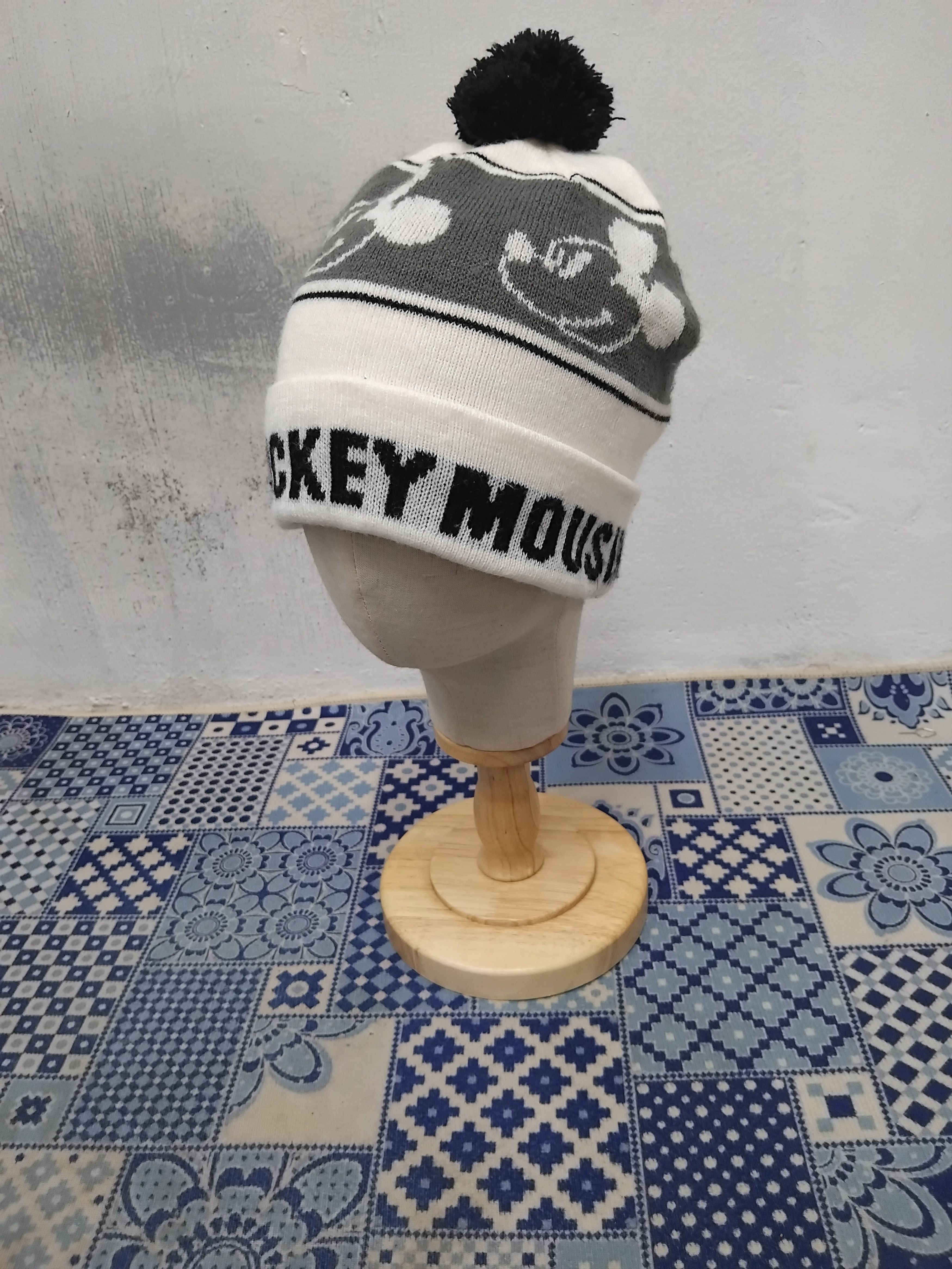 Disney Disney mickey mouse cream beanie Size ONE SIZE - 1 Thumbnail