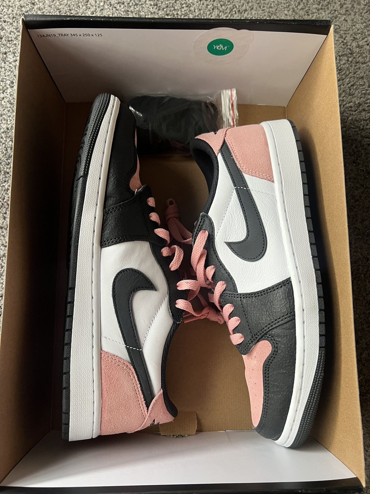 Jordan Brand × Nike Air Jordan Bleached Coral Size US 10.5 / EU 43-44 - 1 Thumbnail