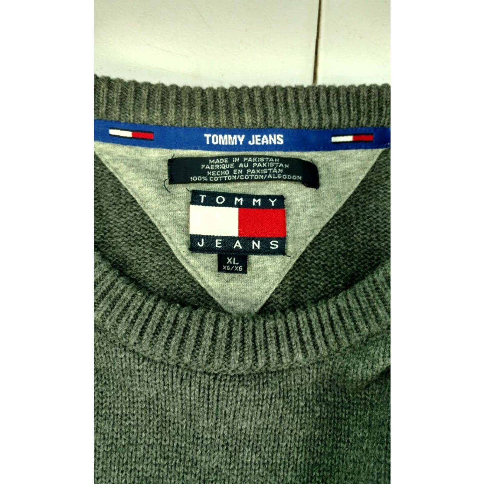 Tommy Hilfiger Vintage Tommy Hilfiger Cable Knit Sweater Mens XL Gray Red White Tommy Jeans Crewneck Size US XL / EU 56 / 4 - 6 Thumbnail