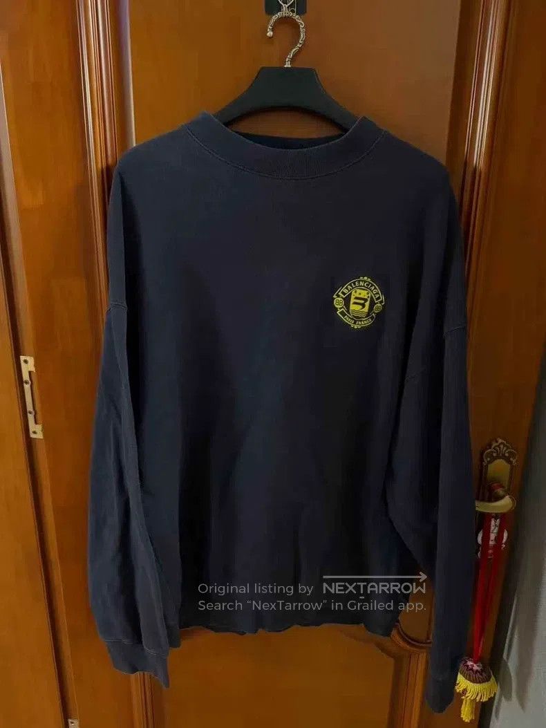 Balenciaga Balenciaga Manchester United Embroidered Logo Sweatshirt Size US S / EU 44-46 / 1 - 1 Thumbnail
