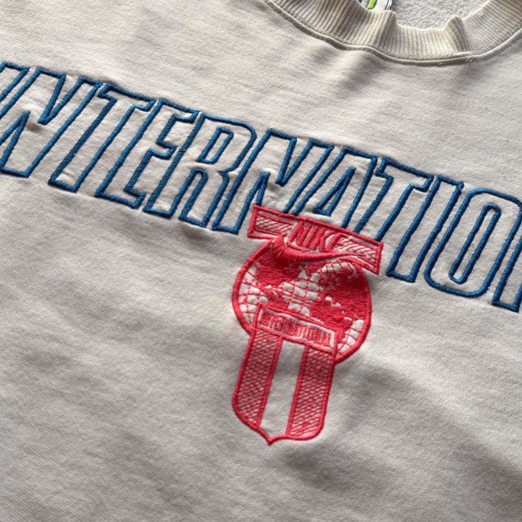Nike VTG Nike Crewneck Sweatshirt Shirt XL White 90s International Tag Logo Mens Vintage 90s Nike Sportswear Size US XL / EU 56 / 4 - 4 Thumbnail