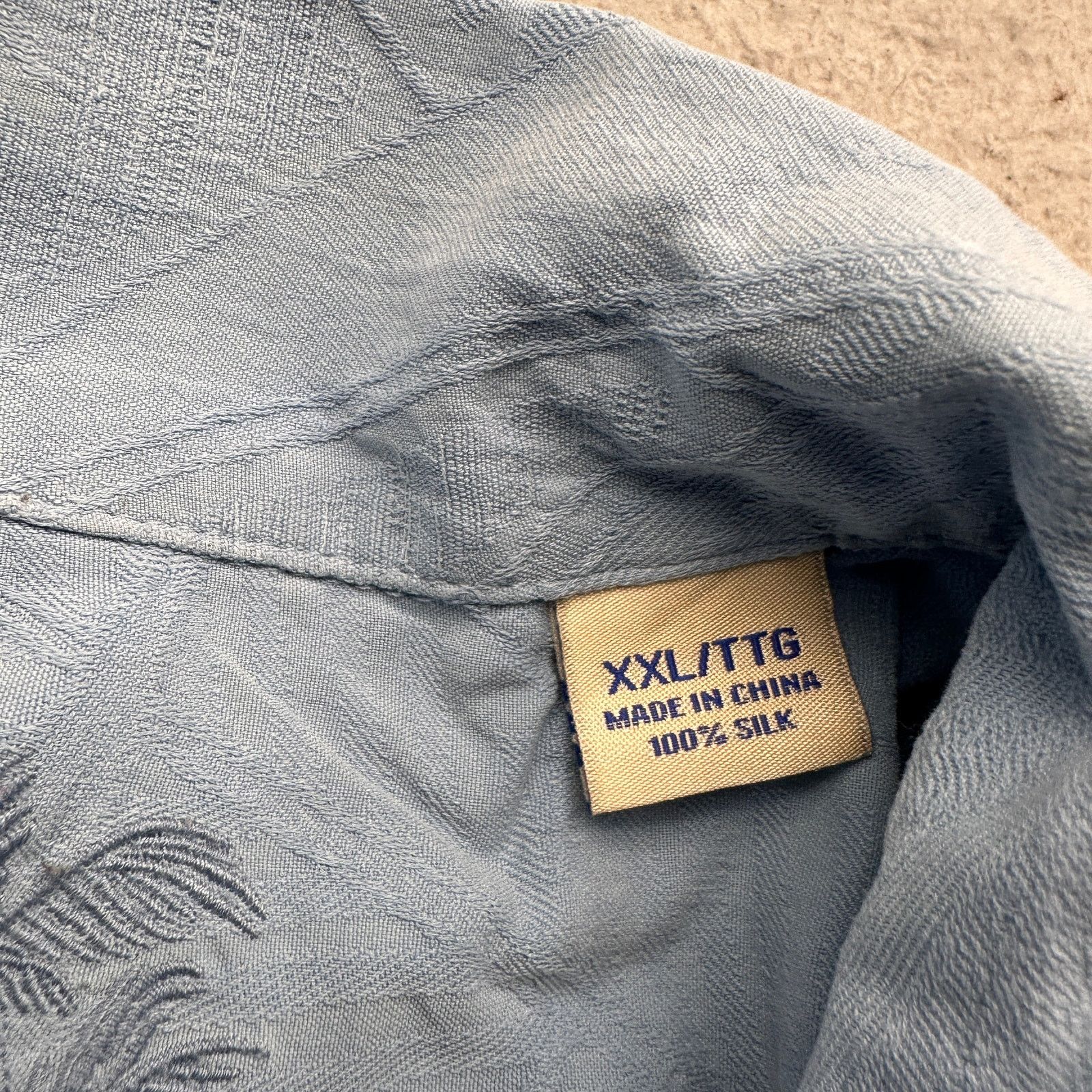 Tommy Bahama Tommy Bahama 100% Silk Textured Hawiian Shirt Men XXL Blue Size US XXL / EU 58 / 5 - 3 Thumbnail