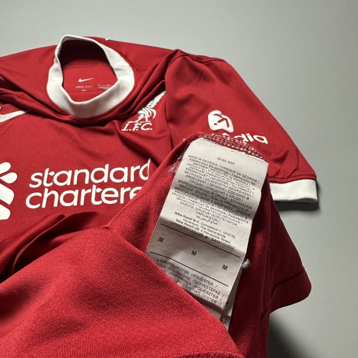 Nike LIVERPOOL NIKE 2023/2024 SOCCER HOME JERSEY #8 SZOBOSZLAI Size US M / EU 48-50 / 2 - 13 Thumbnail