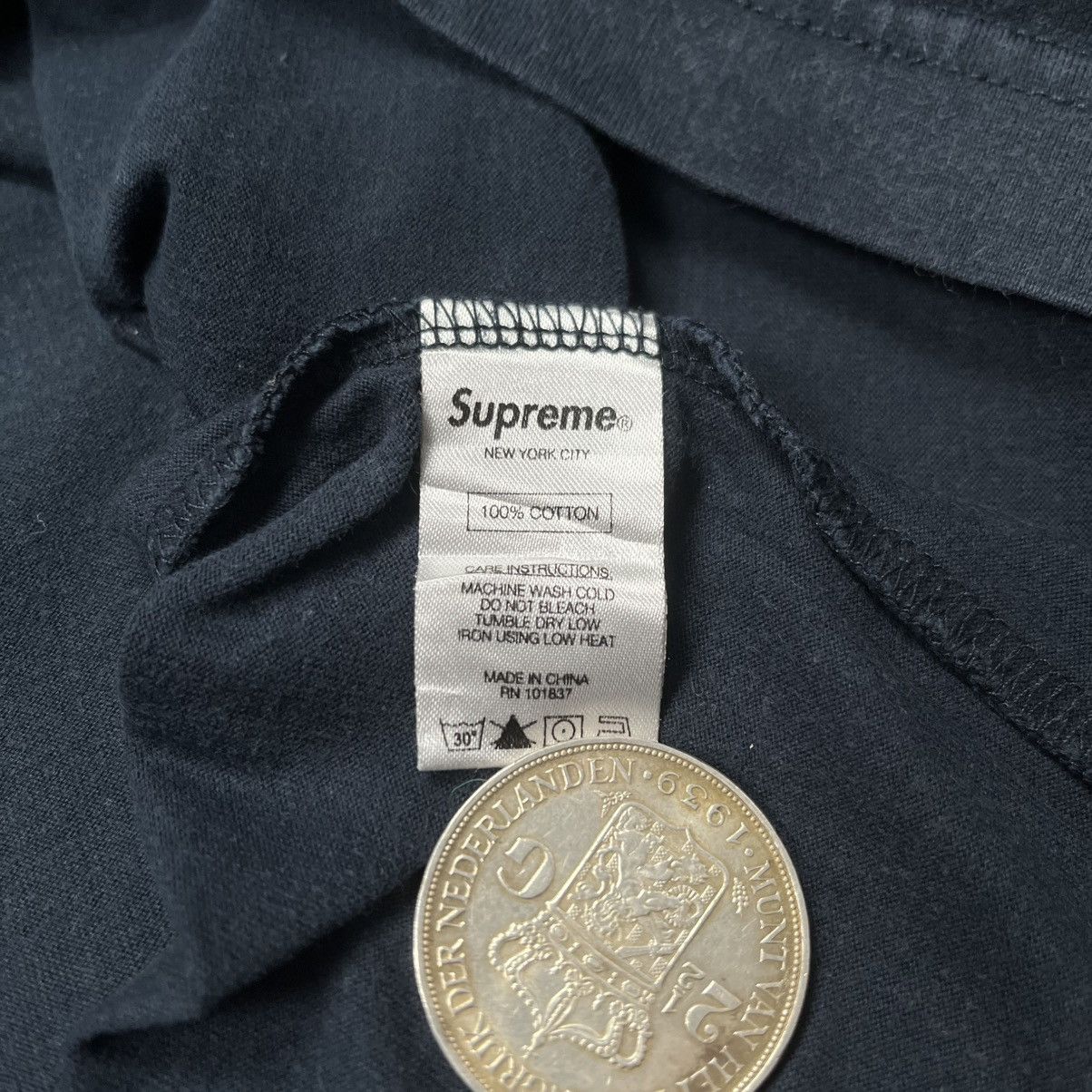 Supreme Supreme Script Longsleeve Size US L / EU 52-54 / 3 - 6 Thumbnail