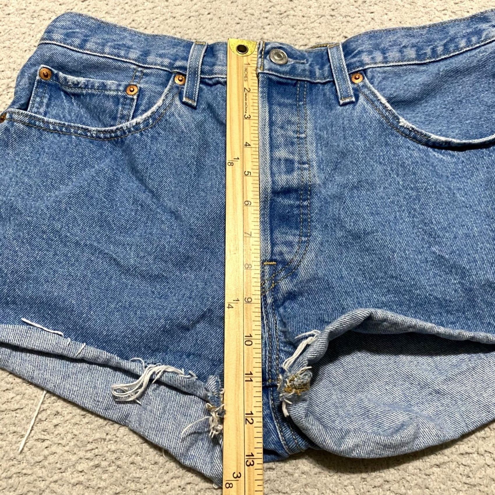 Levi's Levi's 31 Jeans Shorts Blue Denim Medium Wash Cut-Off Button Fly Regular Size 31 Womens Size 24" / US 00 / IT 34 - 6 Thumbnail