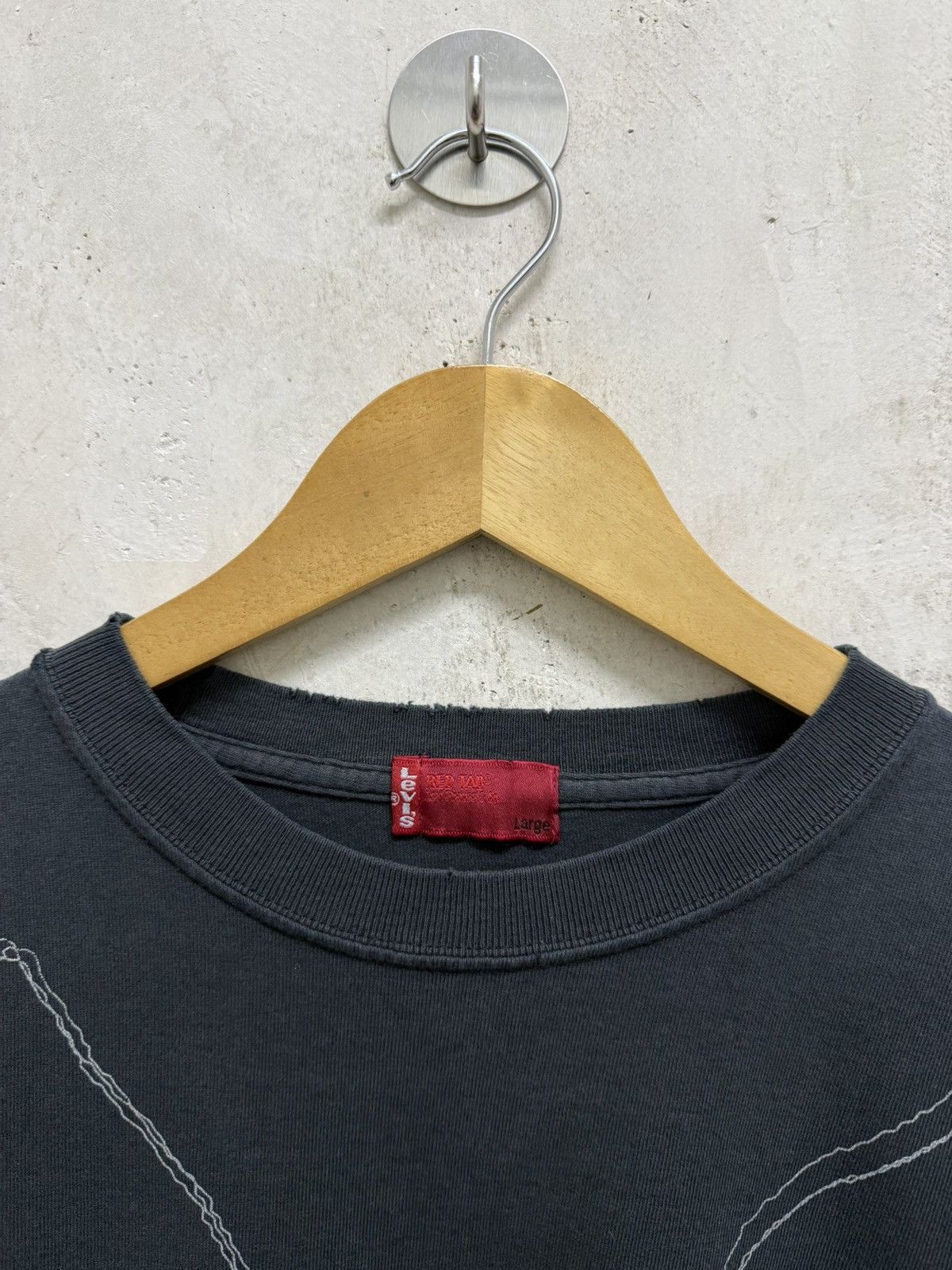Levi's Vintage Distressed Levi’s Long Sleeve Gothic Tee Size US L / EU 52-54 / 3 - 4 Thumbnail