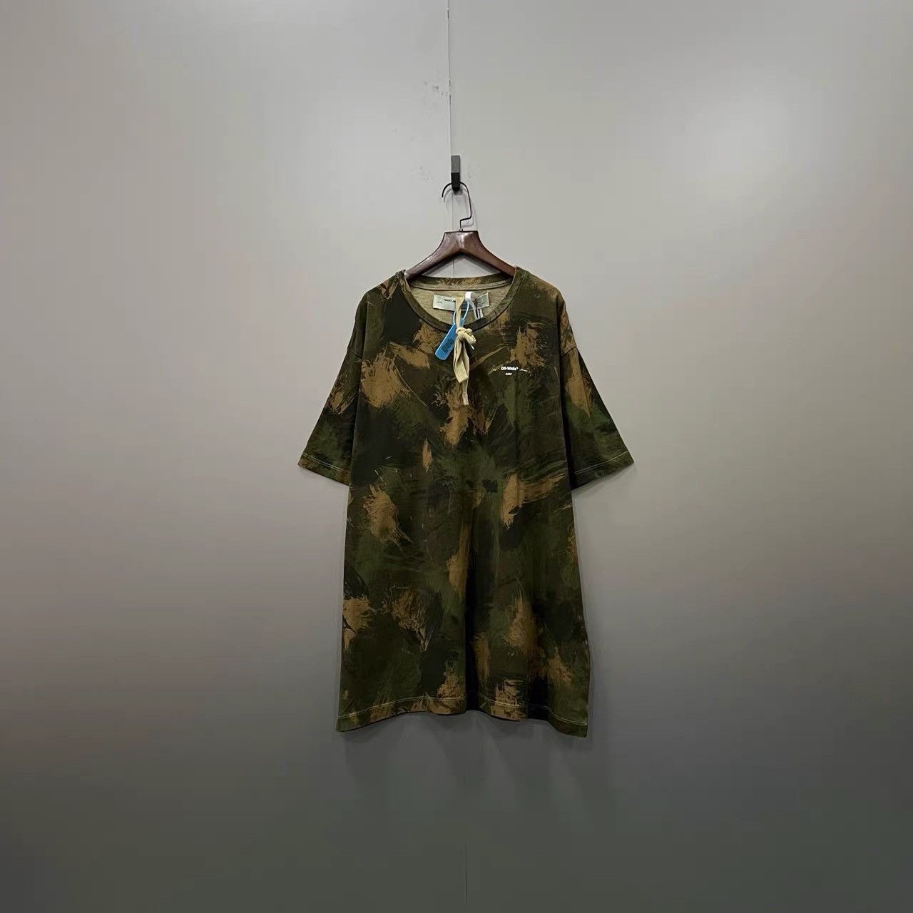 Off-White OFF White OW Camo Brush Graffiti Short Sleeve K28 Size US L / EU 52-54 / 3 - 1 Thumbnail