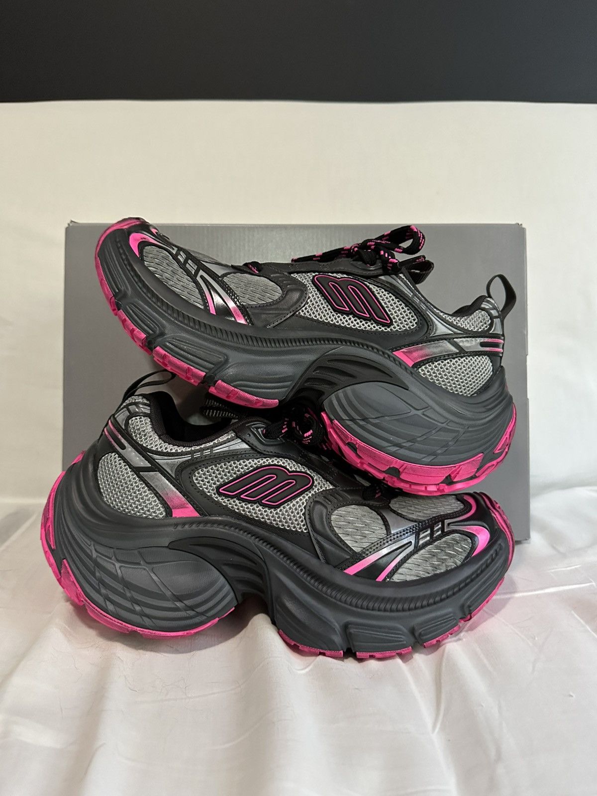 BALENCIAGA 10XL ブラック ピンク 42 希少】BALENCIAGA 10XL 42