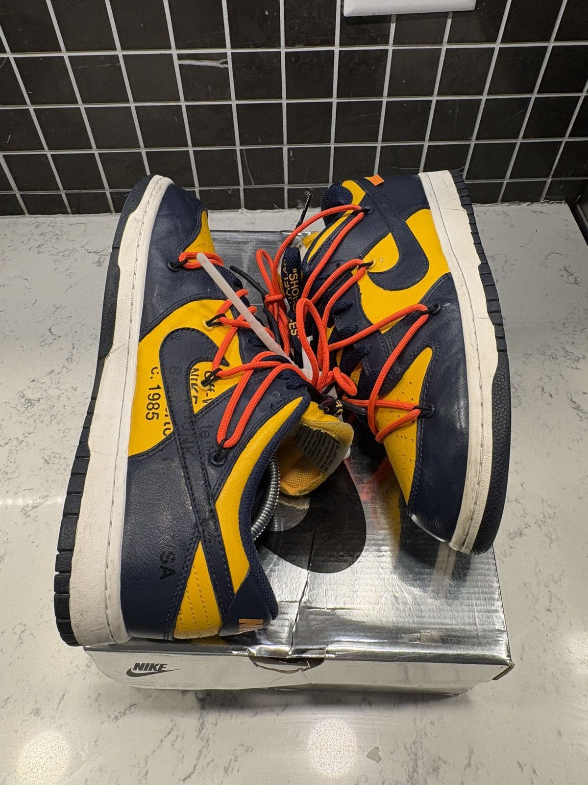 Nike × Off-White Nike x Off-White Dunk Low University Gold Size US 10 / EU 43 - 4 Thumbnail