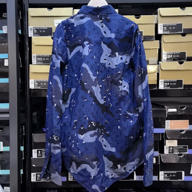 Louis Vuitton Louis Vuitton Camouflage Full Logo Shirt 2505-Nextarrow Size US L / EU 52-54 / 3 - 2 Thumbnail