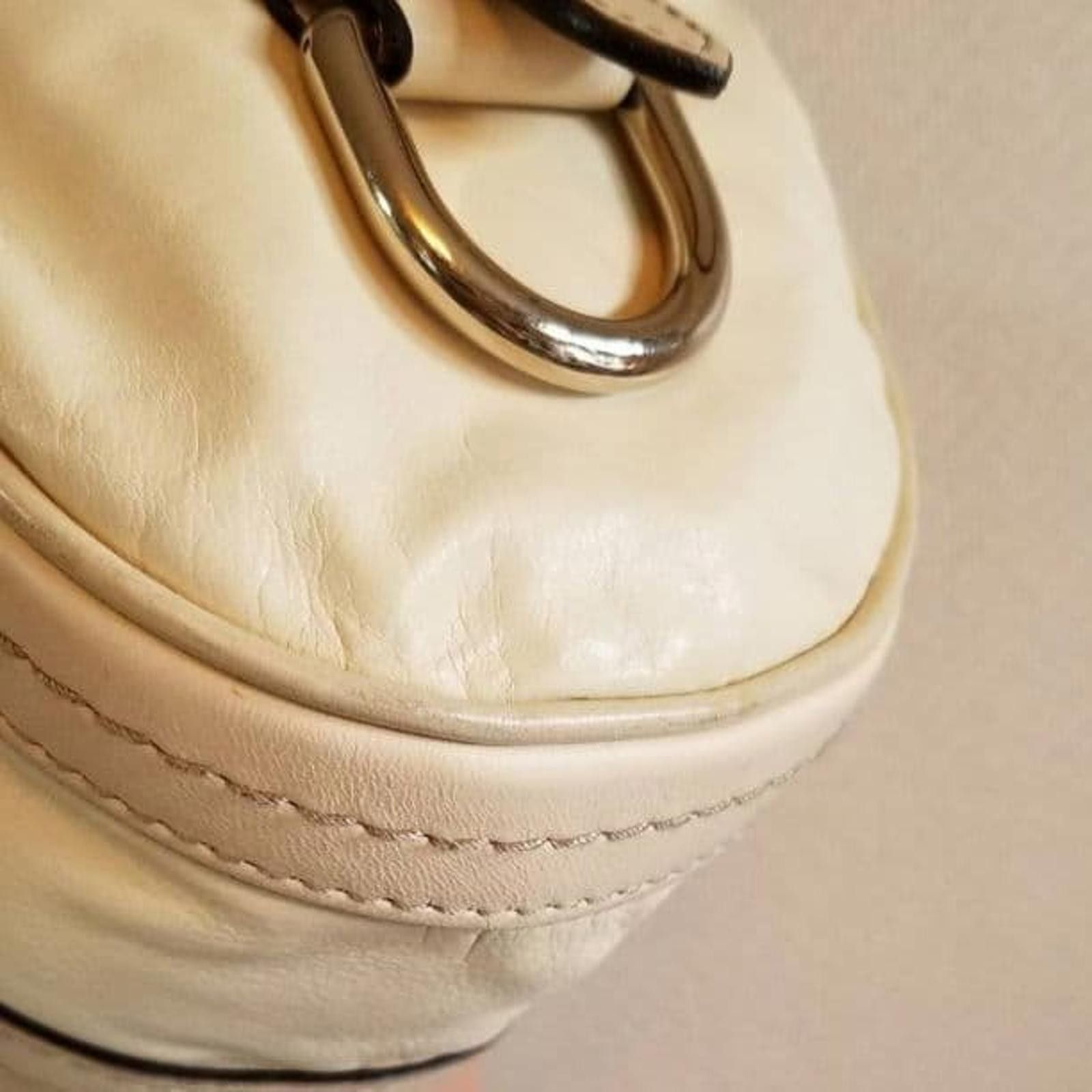 Gucci Gucci - Cream Leather Handbag Gold Bow Charm Size ONE SIZE - 4 Thumbnail
